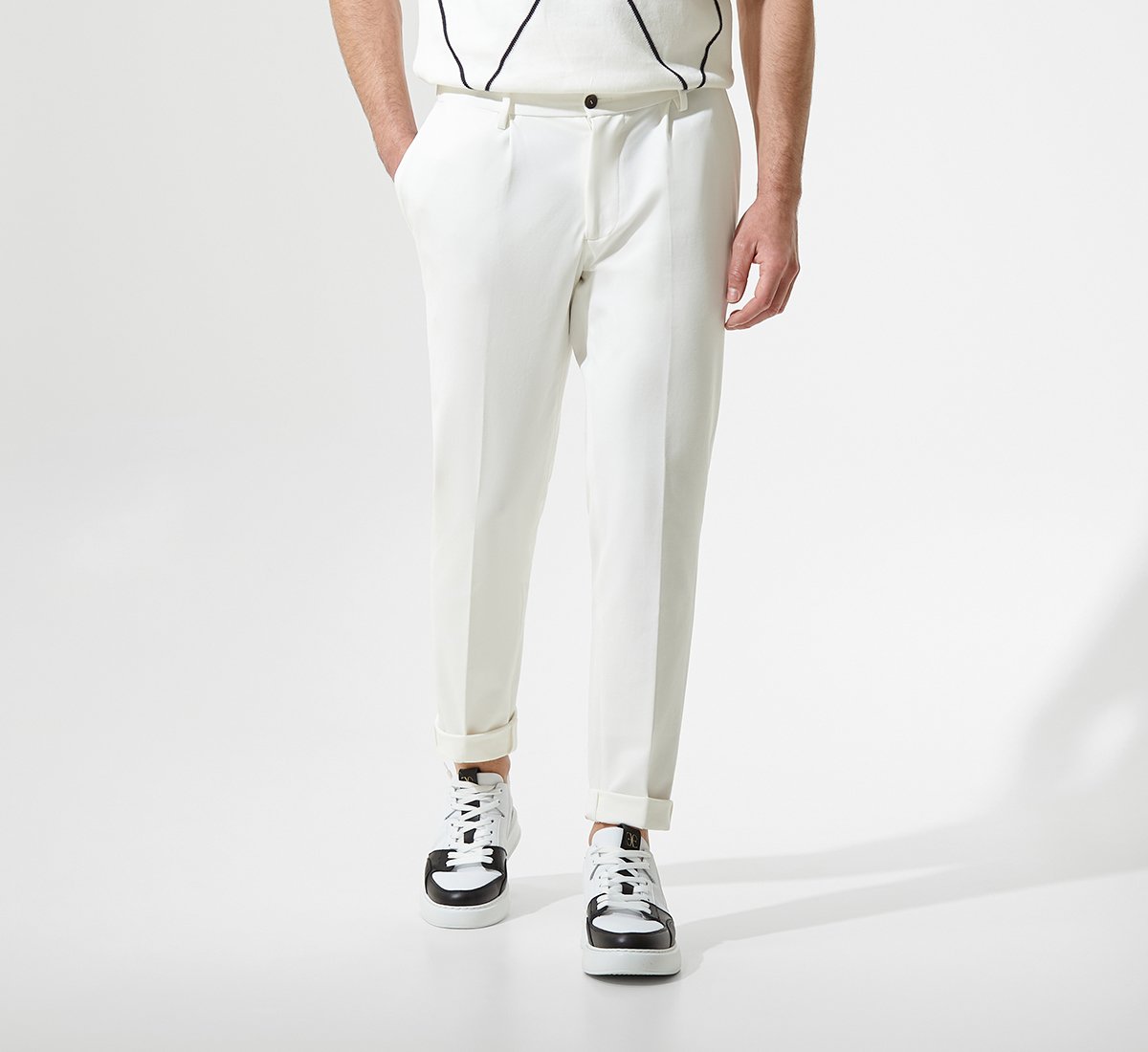 Structured white trousers